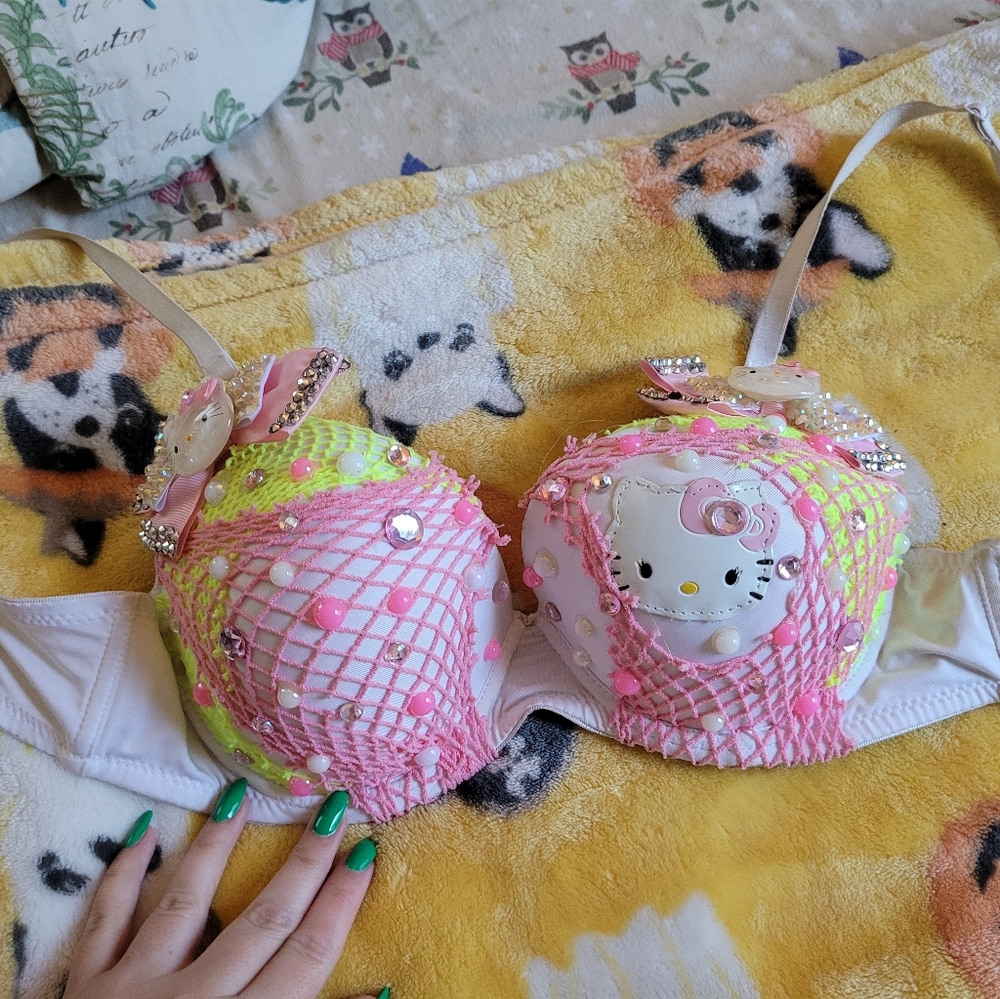 Hand decorated hello kitty rave bra 34 c EDC